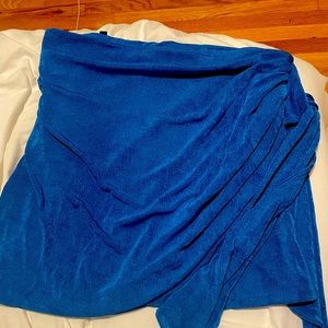 This cute sparkly skirt is so stretchy and adorable! Def fits 14/16. Never worn!